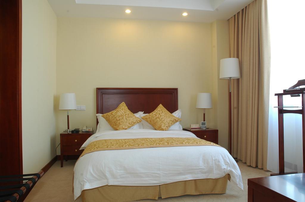 Century Hotel 타이창 객실 사진